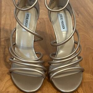 Steve Madden Spiral Heel Sandal (Rose Gold)+ Size 9 US